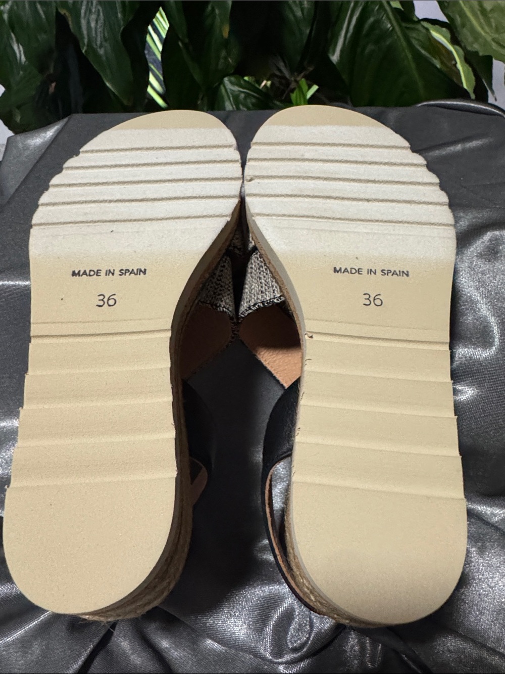 Andre Assous Neveah Black & Beige Espadrille Wedge Sandal
Size EU 36 / US 6 - Picture 9 of 11